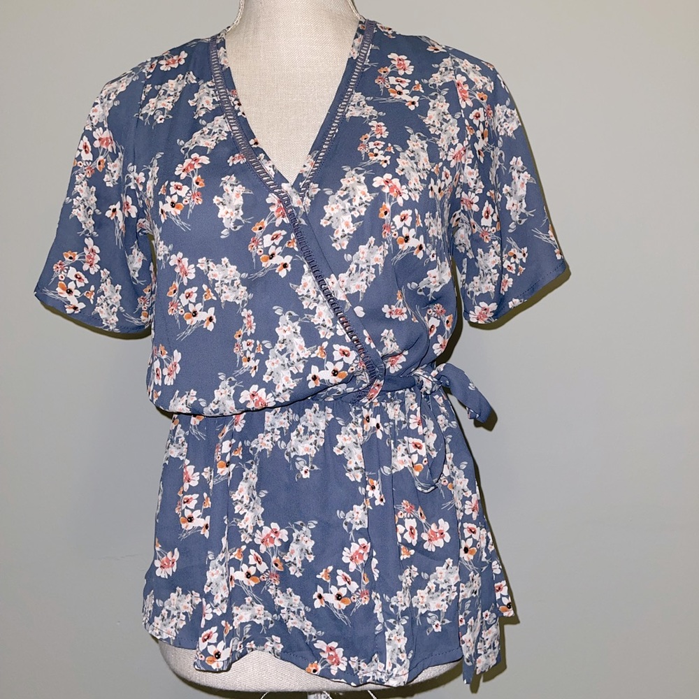 Floral short sleeve blouse size S